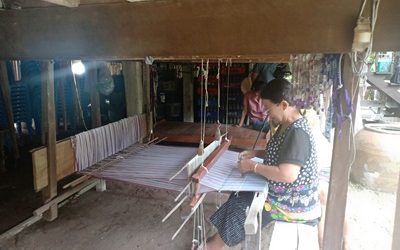 การทอผ้า ผ้าทอมือคุณยายหง่วน บ้านมาบหม้อ3